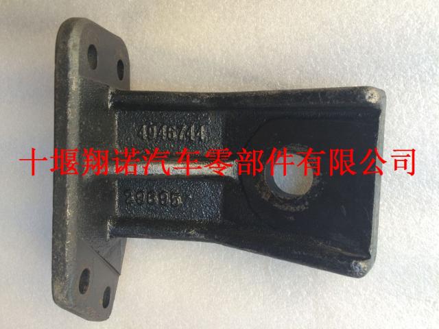 康明斯L发动机前悬置支架 4946744