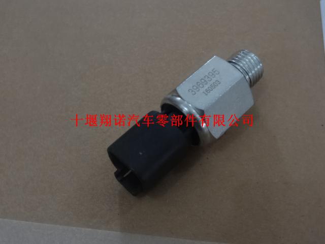 东风康明斯压力开关 2897324  3969395